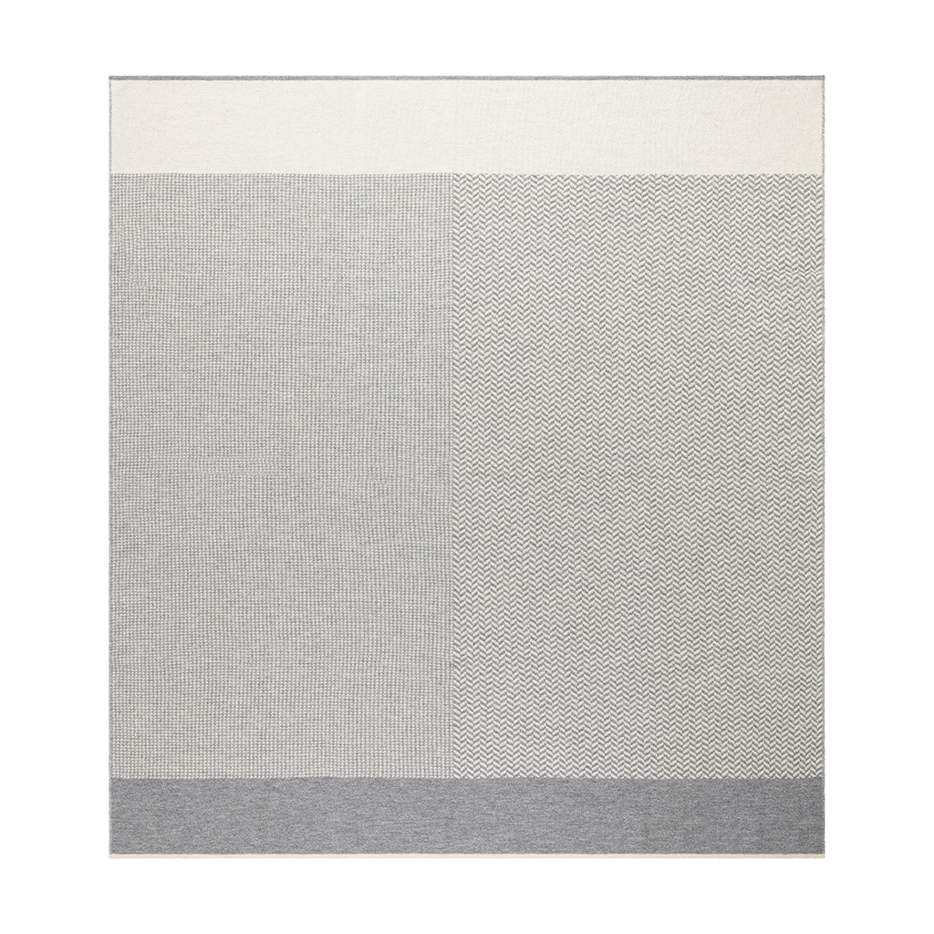 New Amsterdam Throw in Gray/Ivory