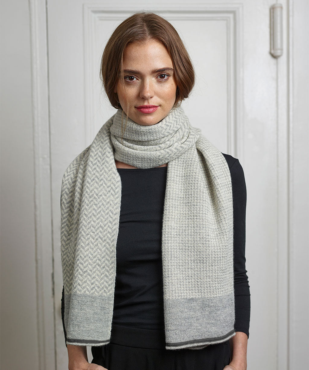 Hudson Scarf in Gray/Ivory