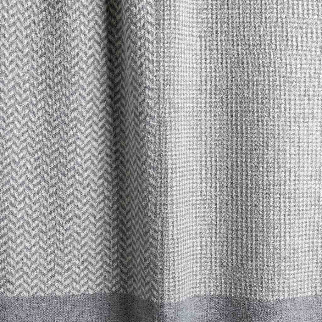 New Amsterdam Throw in Gray/Ivory
